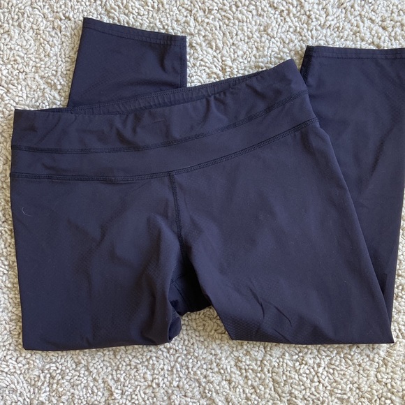 Athleta Capri Legging size Medium Women’s, zipper back pocket. - Picture 1 of 3